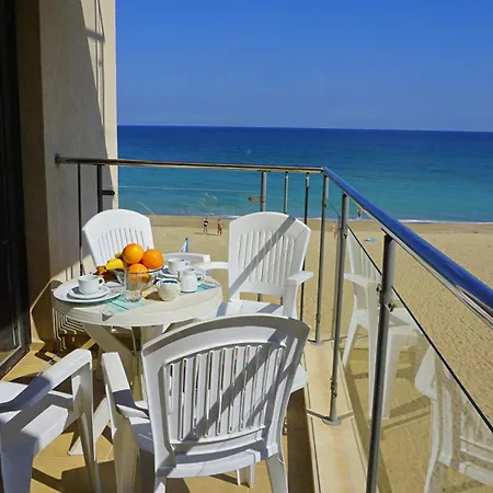 דירה Seafront In *