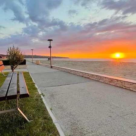 Seafront In אובזור