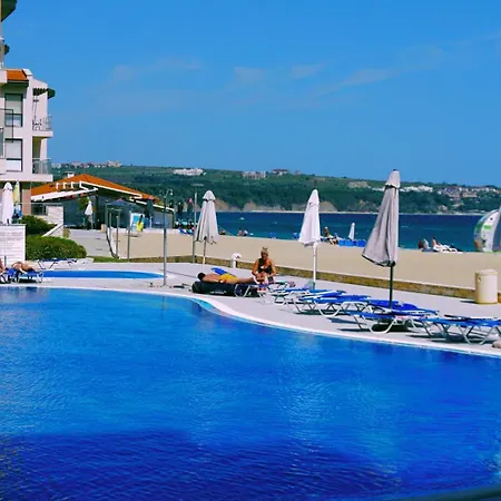 Seafront In דירה *