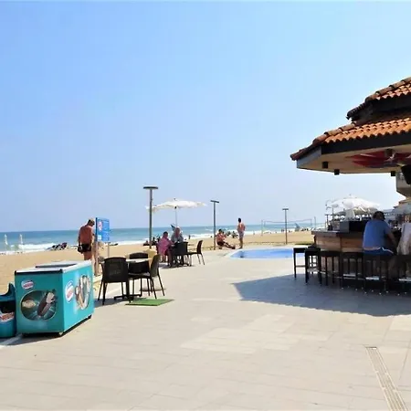Seafront In דירה