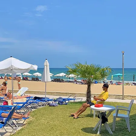 Seafront In דירה